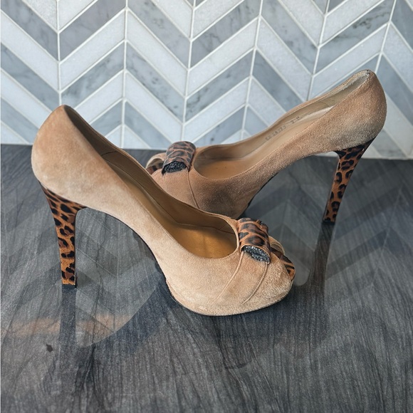 Stuart Weitzman size 9 tan suede upper with leopard 5.25”heel - Gorgeous!! - Picture 2 of 4